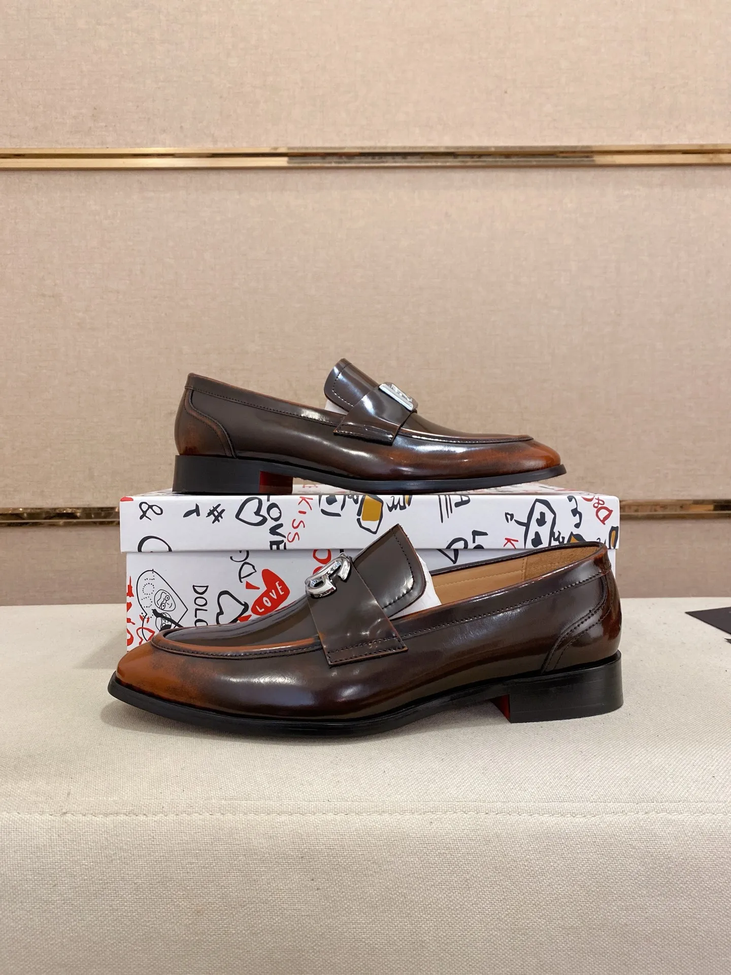 Men's clothing and shoes💰 520💰🌲DG top-notch🔍🔍men's new leather shoes🚹sold at the same time⚠The uppers are imported cowhide from Italy, the entire imported cowhide lining, and imported accessories💪💪, completely 1⃣️ vs. 1⃣️🇮🇹 💪💪, ⚠Sole: The original sole is specially provided by the original factory, the exclusive movable molded sole is super comfortable, ⚠Original factory follow-up goods, 🔍🔍high quality, can be entered and exited at will, welcome to compare ⚠Size number: 38-44. Can be customized 45 non-returnable